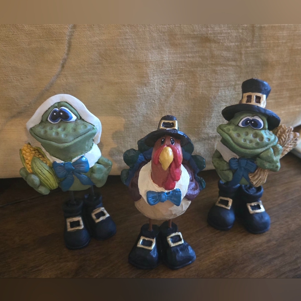 Thanksgiving PILGRIM Frog and Turkey Figurines vintage